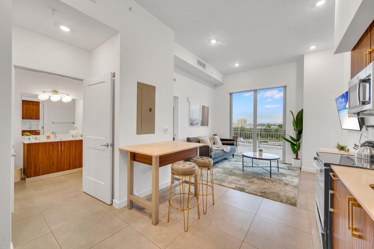 Apartamento Modern Unit In Downtown With Free Parking *